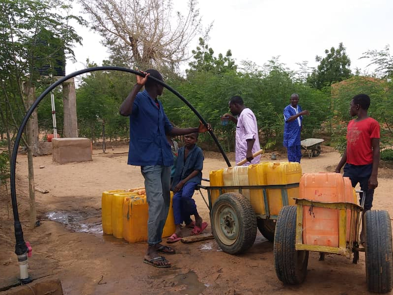Hoffnung für Niger e. V. - Unterstützung - sauberes Wasser holen